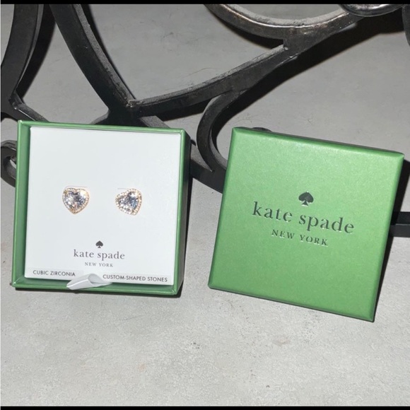 Kate Spade My Love Pavé Heart Cubic Zirconia Clear Studs BOX - Picture 2 of 3